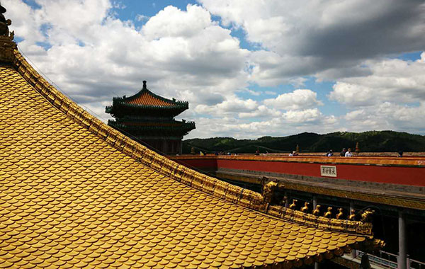 Royal Buddhist sanctuary near Beijing glitters again