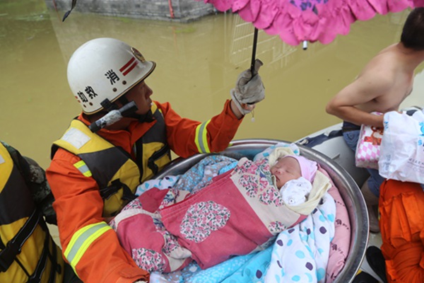 Thousands flee Jiangxi floods