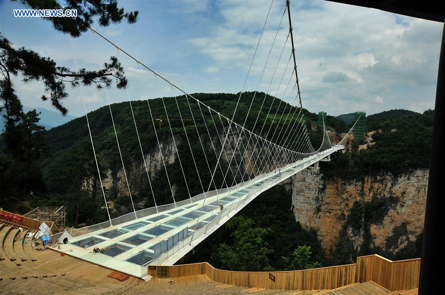 World's longest glass bridge to be put into use