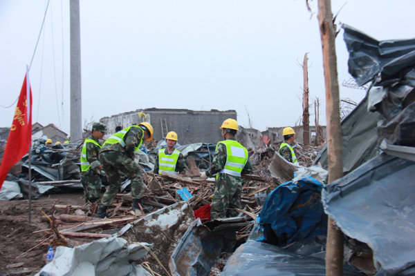 Relief effort begins as tornado death toll rises to 98
