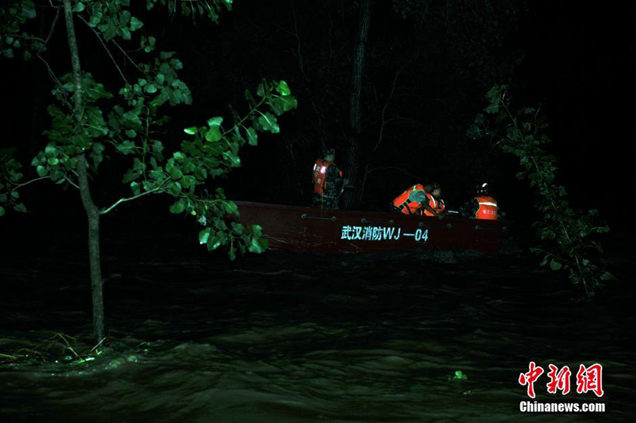 Yangtze River reaches flood stage for first time this year