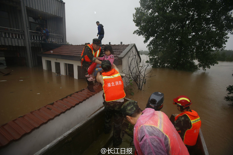 Yangtze River reaches flood stage for first time this year