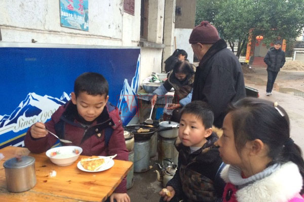 Granny cooks breakfast for students for 24 years