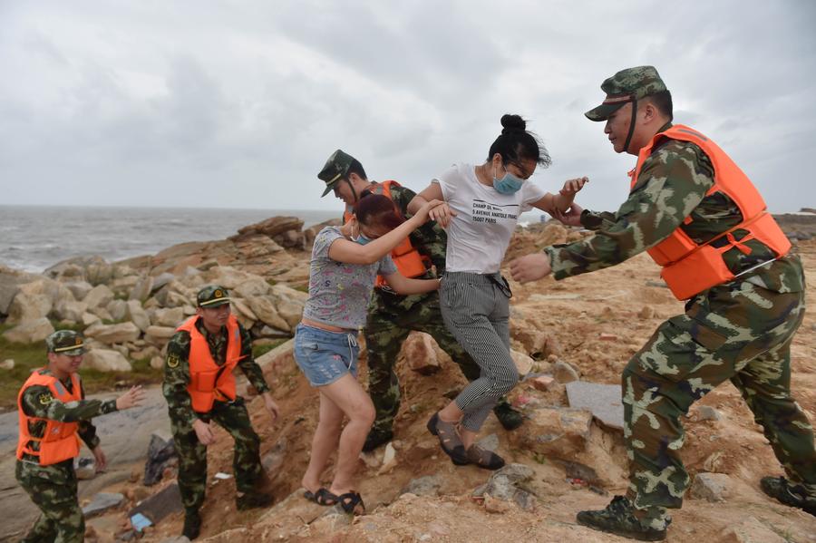 China issues red alert for ocean waves as Typhoon Nepartak approaches