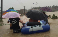 Wedding on a flooded frontline