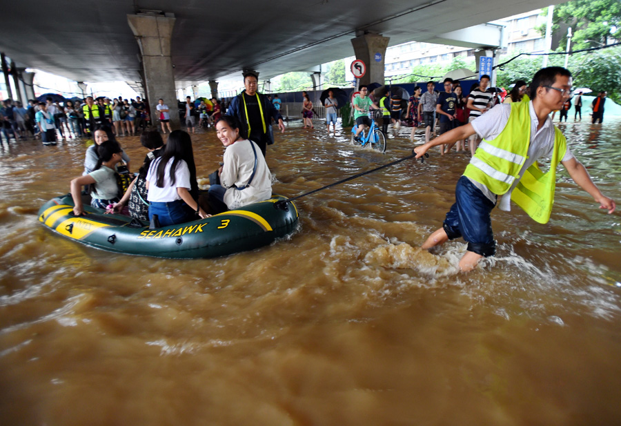 On the front lines of China's flood battle