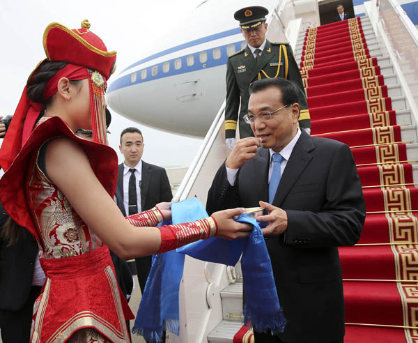 Premier Li connects with warmth in Mongolia