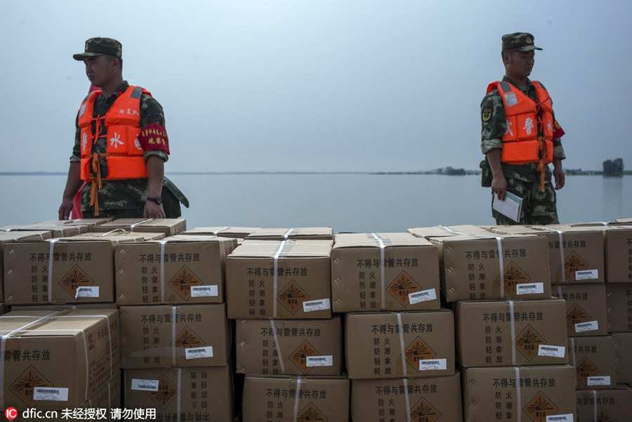 Hubei blows up dike to disperse floodwater