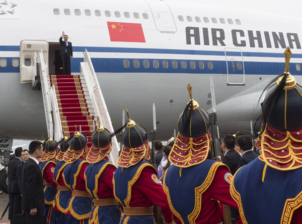 Premier Li connects with warmth in Mongolia