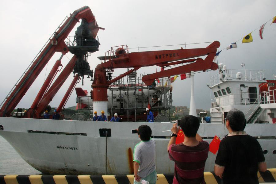 Jiaolong submersible returns with findings from W Pacific
