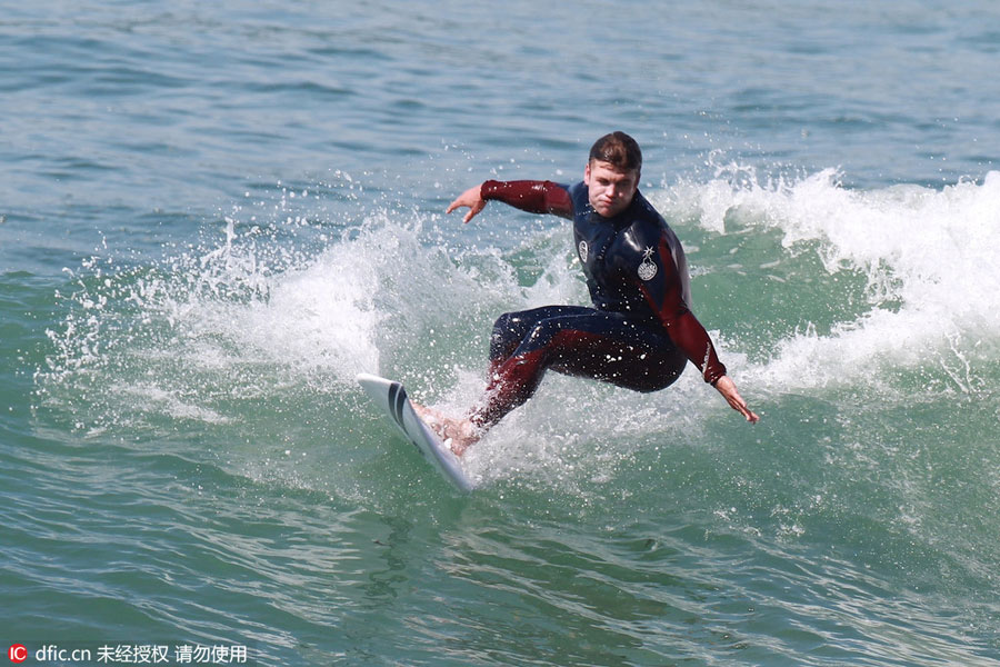 Jet ski or water parasailing, which will you choose?