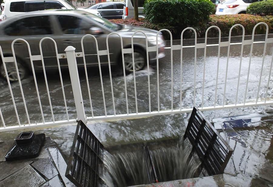 Heavy rain, floods across China