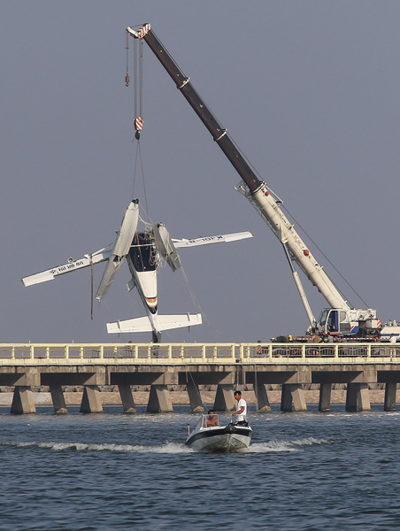 Five killed when new seaplane veers into a bridge