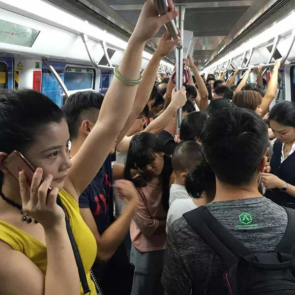 Shenzhen metro 'business class' is seen empty