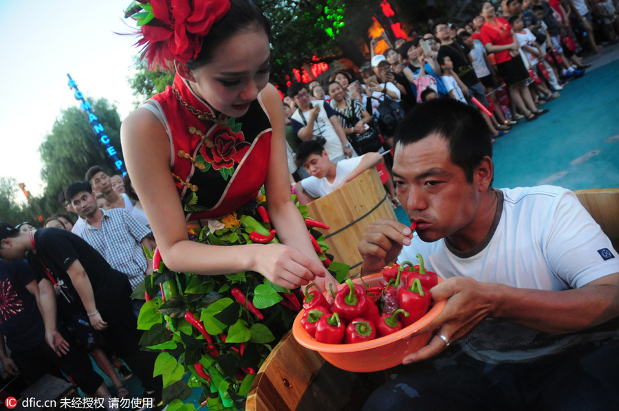 Hot pepper and ice tub challenge held in E China