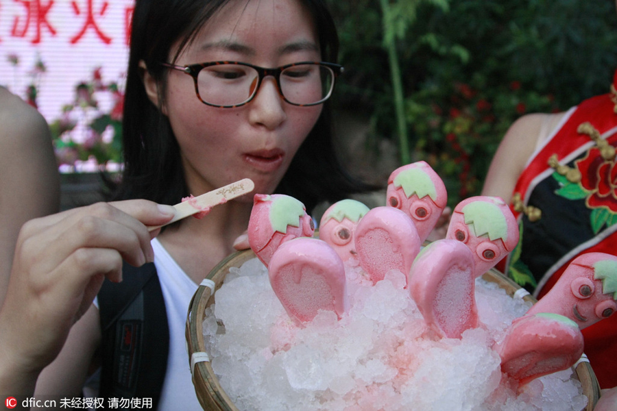 Hot pepper and ice tub challenge held in E China