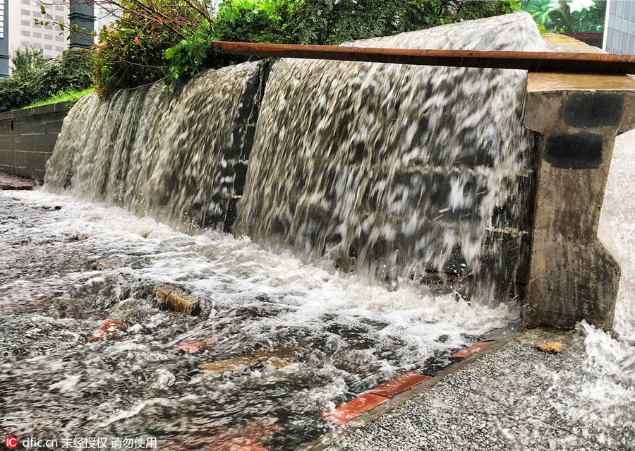 Flooding sweeps Hebei as rainstorm hits North China