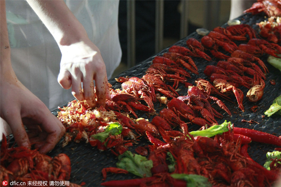 Spicy crawfish cools you down in hot summer