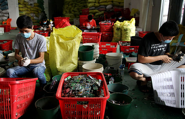 Government moves to tackle e-waste pollution