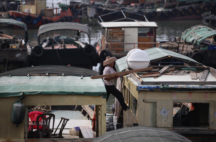 Guangzhou on high alert as Typhoon Nida causes traffic chaos