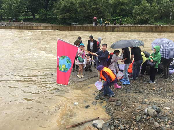 Fish release program hopes to restore Yangtze River's ecosystem