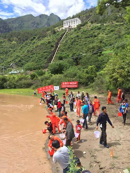 Fish release program hopes to restore Yangtze River's ecosystem