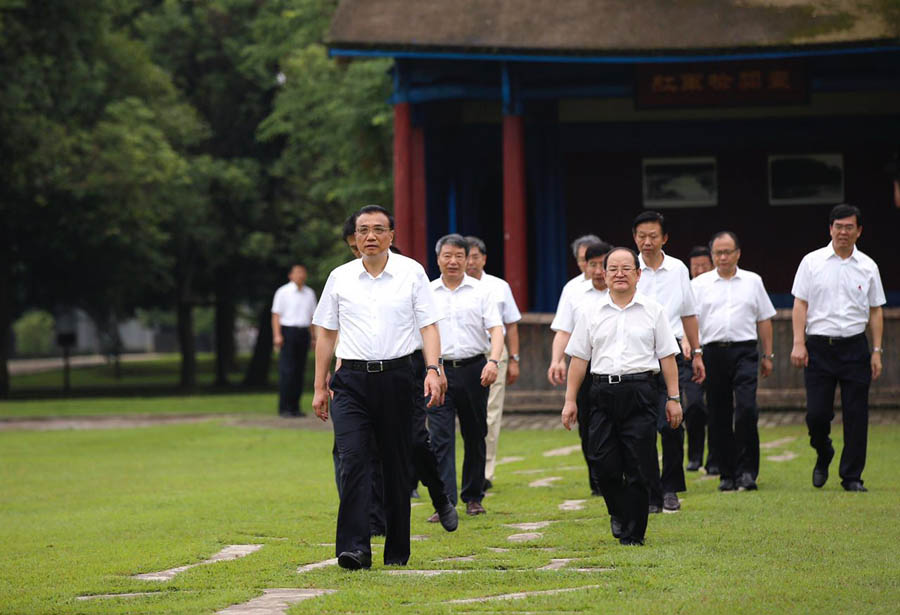 Premier Li pays homage to Red Army martyrs