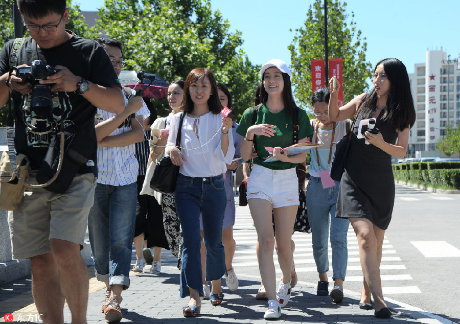 Freshmen start new life in college