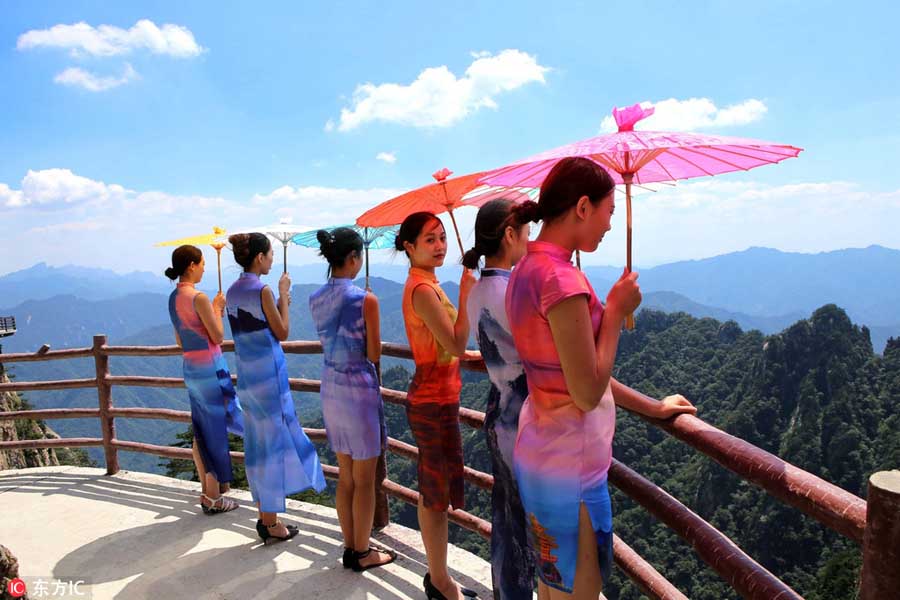 Models catwalk in <EM>qipao</EM> on famous mountain in Henan