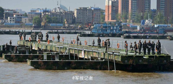 1,150-meter-long 'floating bridge' created on Yangtze River in 26 minutes