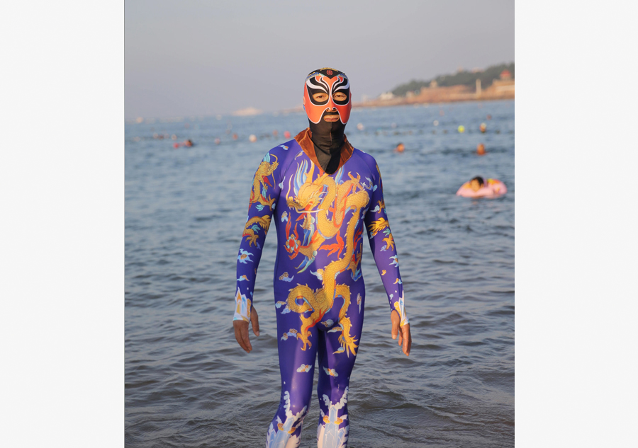 Eye-catching face-kini creates waves in Qingdao