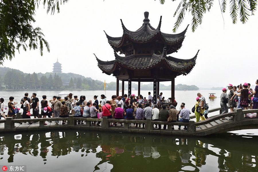 Sea of visitors at West Lake after G20