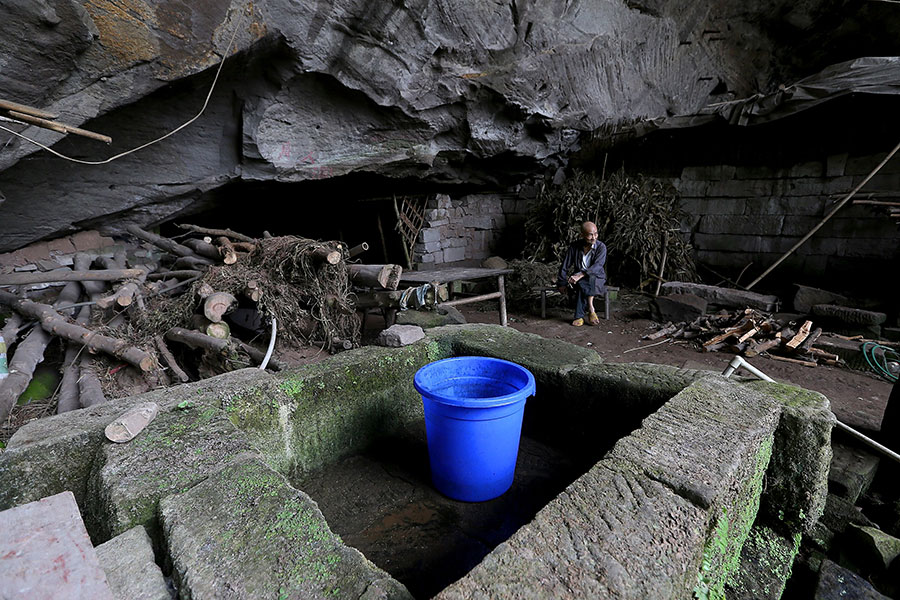 Couple living in a cave for 54 years