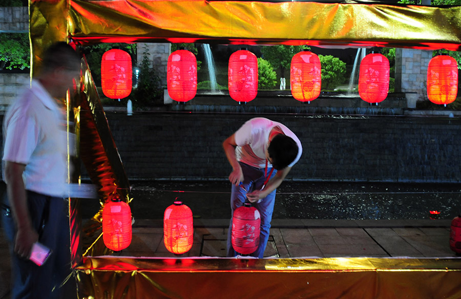 'Man-made moon' celebrates Mid-autumn Festival