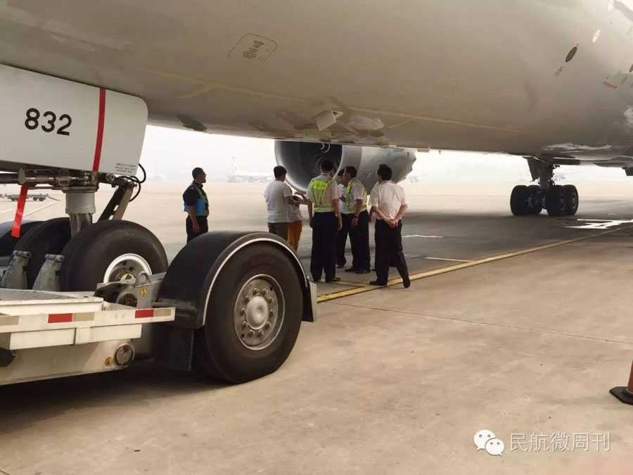 Couple detained for sitting on runway, blocking flight in Beijing