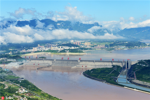 World's largest shiplift completes China's Three Gorges project