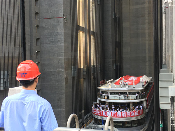 World's largest shiplift completes China's Three Gorges project