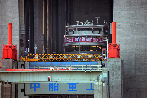 World's largest shiplift completes China's Three Gorges project