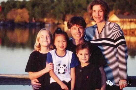 Woman returns to China 22 years later seeking biological parents