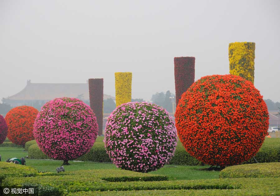 Tian'anmen Square decorated as National Day holiday approaches