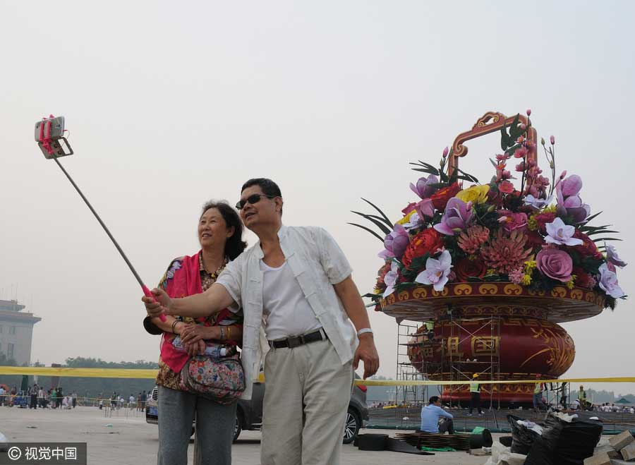 Tian'anmen Square decorated as National Day holiday approaches