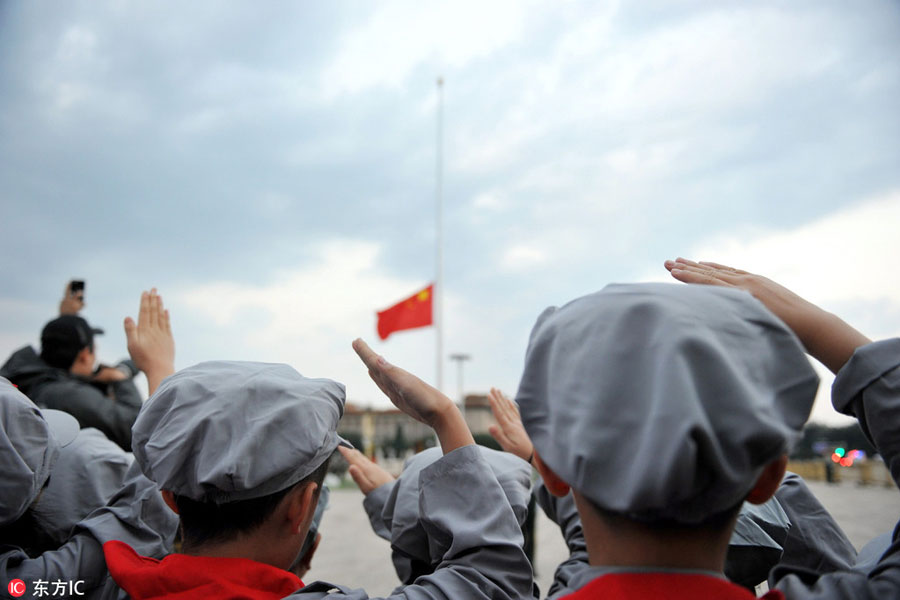 Students wear 'Red Army' costumes in Long March spirit