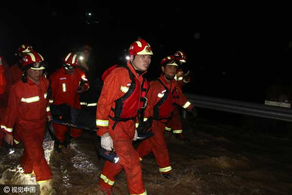 15 rescued, 26 still missing in East China landslide