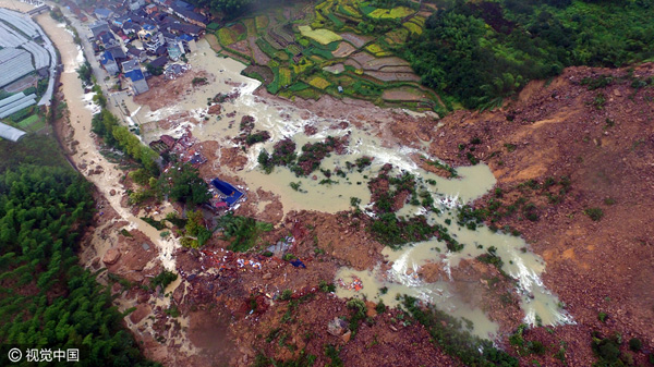 15 rescued, 26 still missing in East China landslide