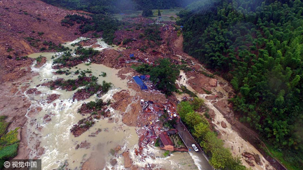 15 rescued, 26 still missing in East China landslide