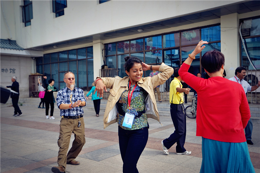 Asian journalists tour Yulin in Shaanxi