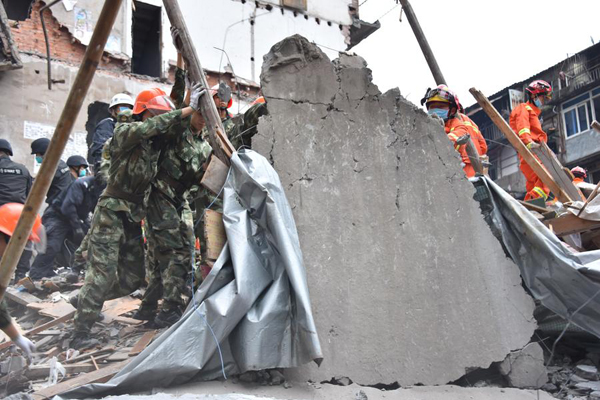 8 dead in buildings collapse in Wenzhou