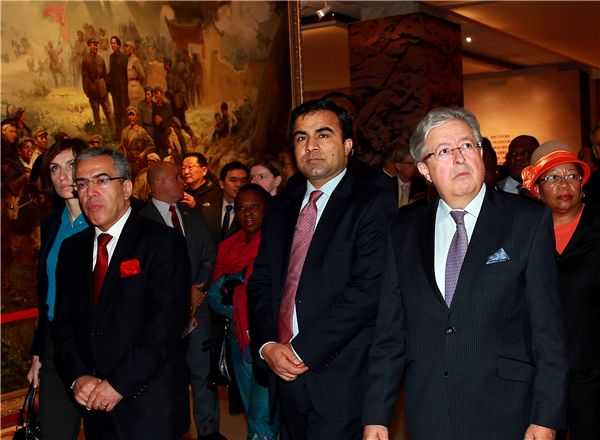 Long March exhibit inspires foreign VIPs