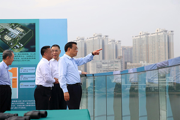 Premier Li visits Hong Kong-Zhuhai-Macao Bridge