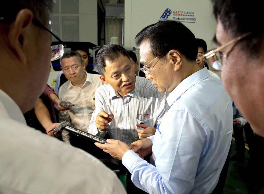 Premier Li visits companies in Dongguan